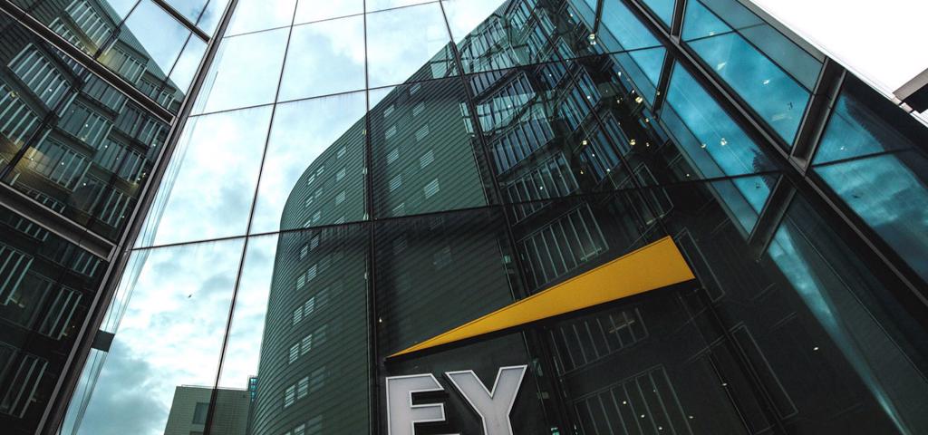 EY and Microsoft launch initiative to tackle legal and compliance challenges